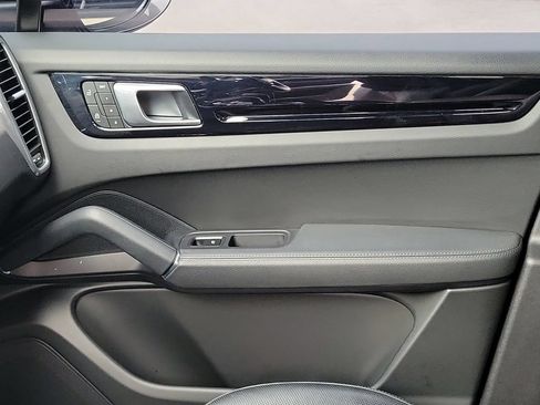 Certified 2023 Porsche Cayenne AWD/4WD image 23