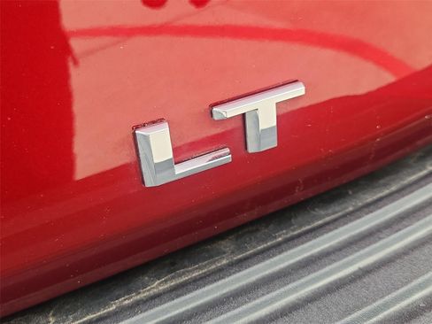 Used 2024 Chevrolet Suburban LT w/ LT Signature Plus Package RWD image 32
