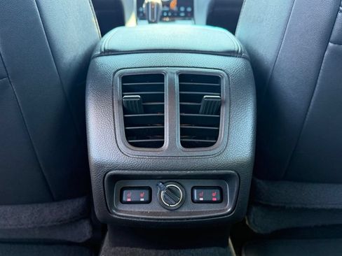 Used 2018 Ford Taurus Limited FWD image 19
