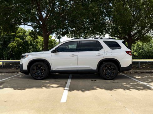 Used 2026 Honda Pilot Black Edition image 6