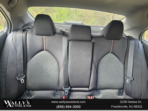 Used 2019 Toyota Camry LE FWD image 38