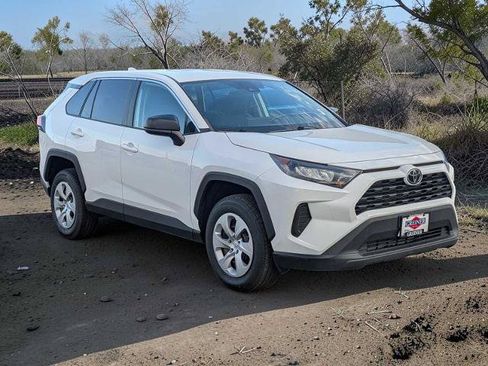 Used 2022 Toyota RAV4 LE w/ Carpet Mat Package (TMS) AWD/4WD image 8