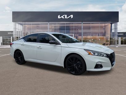 Used 2022 Nissan Altima 2.5 SR w/ Midnight Edition Package