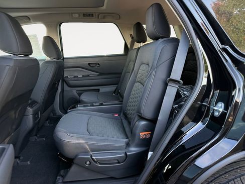 New 2025 Nissan Pathfinder SV w/ SV Premium Package image 13