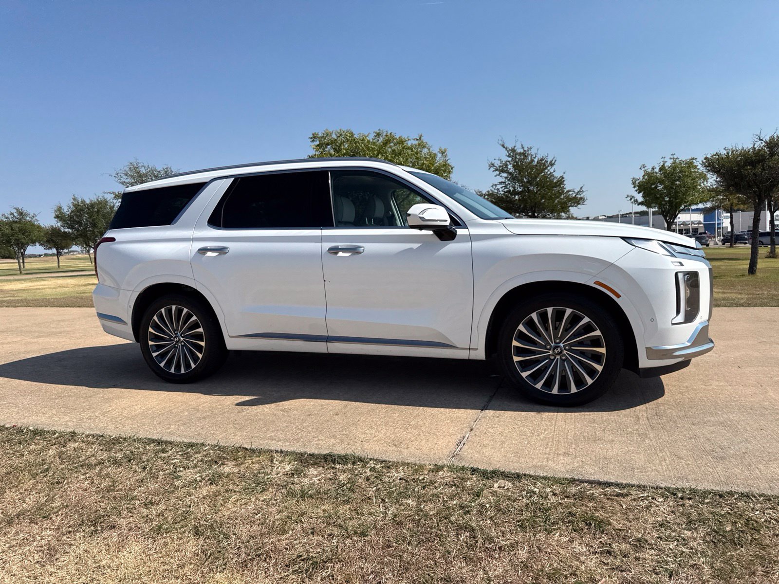 Used 2024 Hyundai Palisade Calligraphy FWD image 4