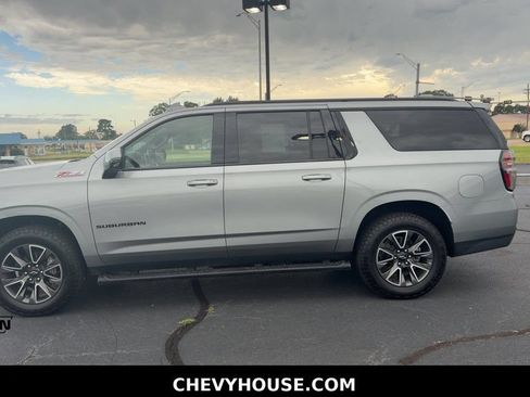 Used 2024 Chevrolet Suburban Z71 w/ Luxury Package AWD/4WD image 5