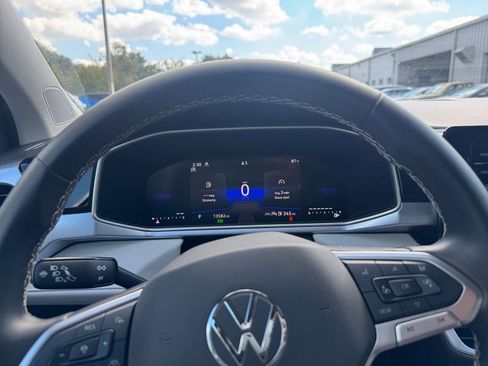 Used 2025 Volkswagen Taos SE image 40