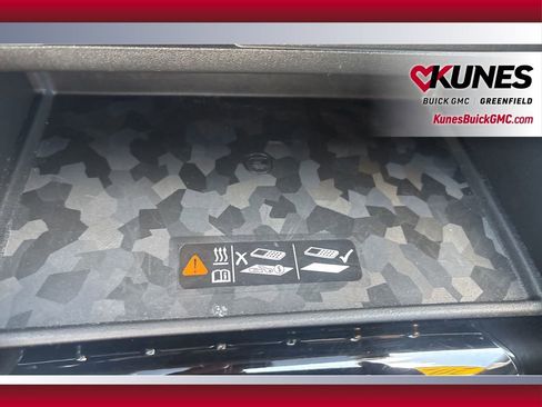 Used 2024 GMC Canyon Denali image 30