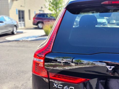 Used 2018 Volvo XC60 T6 Inscription w/ Convenience Package AWD/4WD image 9