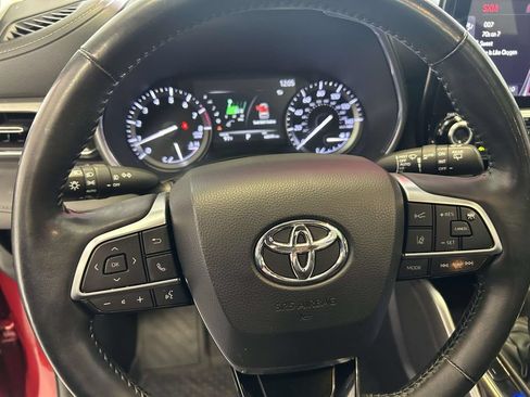 Used 2020 Toyota Highlander Platinum FWD image 19
