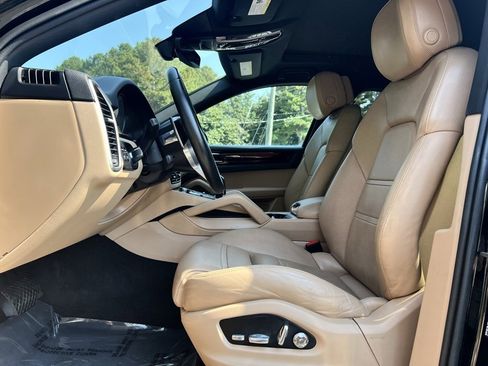 Used 2021 Porsche Cayenne Coupe image 23