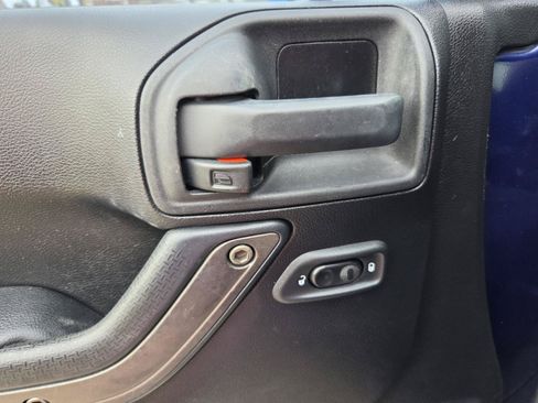 Used 2013 Jeep Wrangler Unlimited Sport AWD/4WD image 16