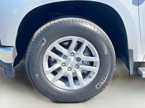 Used 2022 Chevrolet Silverado 1500 LT AWD/4WD image 29