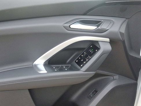 Certified 2025 Audi Q5 Premium w/ Convenience Package image 10