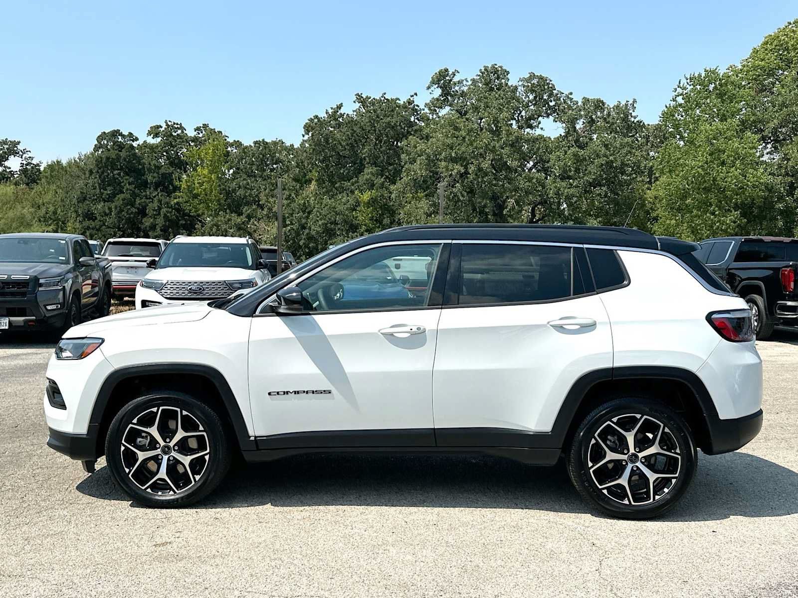 Used 2026 Jeep Compass Limited AWD/4WD image 12