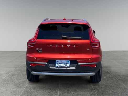 Used 2019 Volvo XC40 T4 Momentum FWD image 4