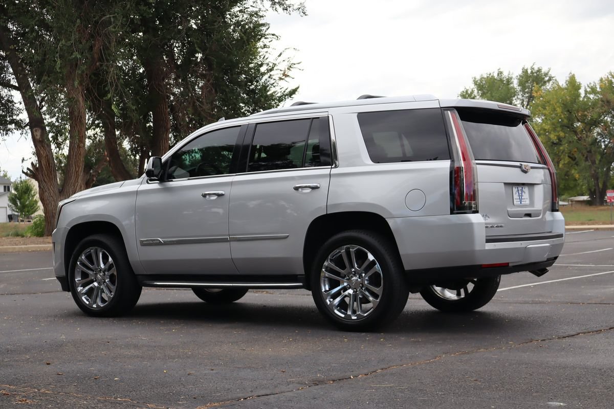 Used 2016 Cadillac Escalade Luxury AWD/4WD image 7