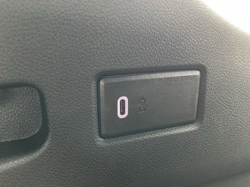 Used 2022 Cadillac Escalade Luxury image 52