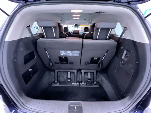 Used 2024 Kia Carnival LX FWD image 45