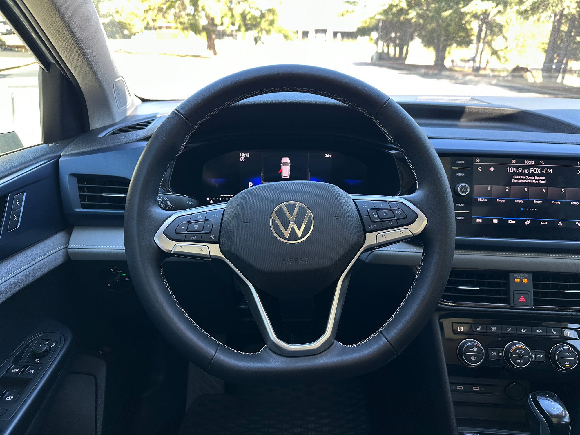 Used 2024 Volkswagen Taos SE w/ Panoramic Sunroof Package FWD image 14