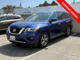 Used 2017 Nissan Pathfinder SV image 2
