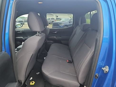 Used 2016 Toyota Tacoma SR5 AWD/4WD image 9