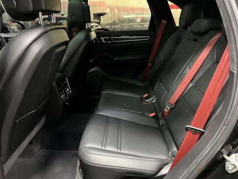 Used 2023 Porsche Cayenne GTS image 31