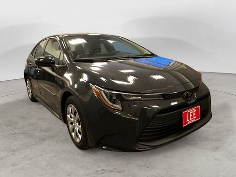 Used 2025 Toyota Corolla LE w/ Convenience Package FWD image 7