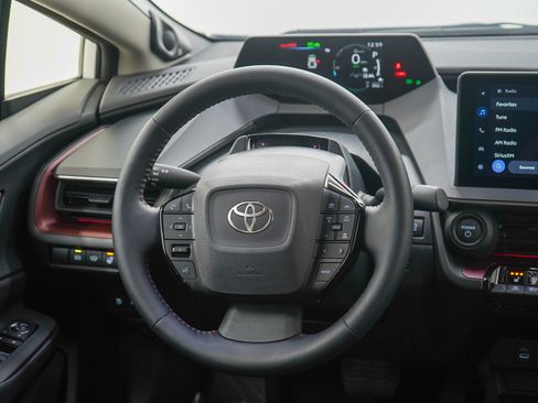 Used 2025 Toyota Prius Plug-In Hybrid image 13