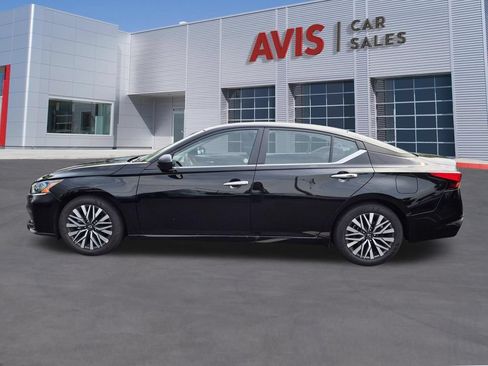 Used 2025 Nissan Altima 2.5 SV FWD image 10