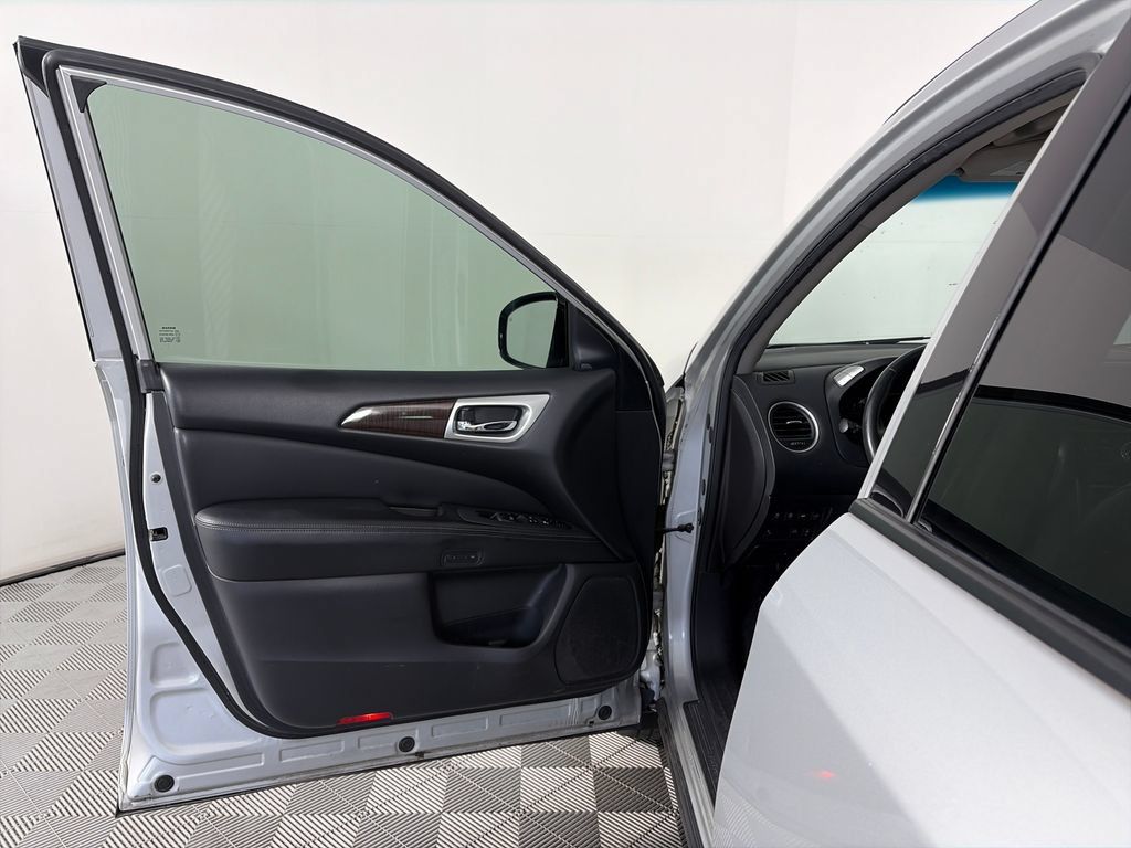 Used 2016 Nissan Pathfinder Platinum AWD/4WD image 10