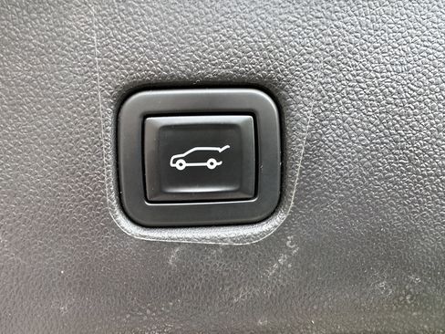 Used 2020 Chevrolet Blazer RS w/ LPO, Floor Liner Package FWD image 10