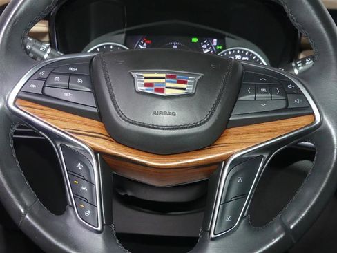 Used 2018 Cadillac XT5 Platinum w/ Driver Assist Package image 32