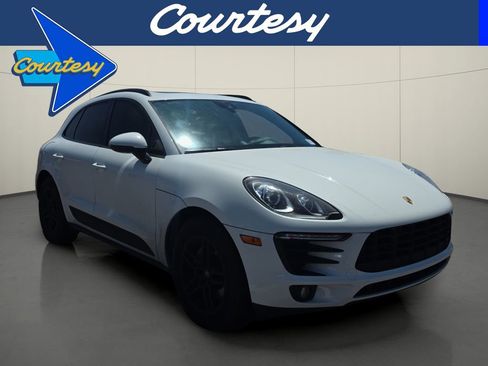 Used 2018 Porsche Macan AWD/4WD image 1
