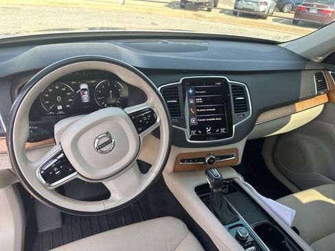Used 2021 Volvo XC90 T6 Momentum w/ Climate Package image 7