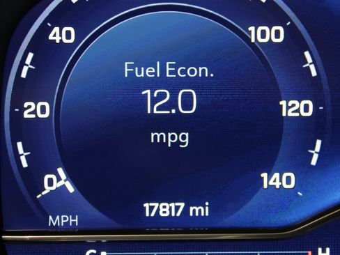 Used 2023 Chevrolet Suburban Premier image 13