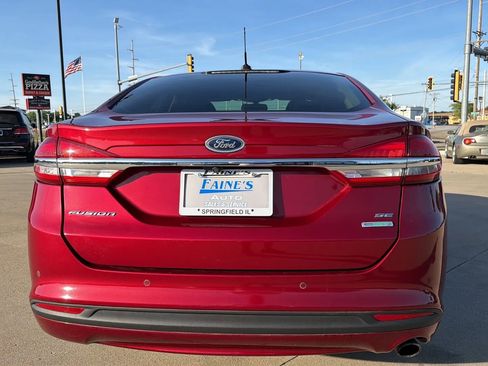 Used 2018 Ford Fusion SE w/ Fusion SE Technology Package FWD image 16
