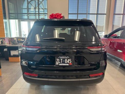 New 2025 Jeep Grand Cherokee Limited w/ Black Appearance Package image 3