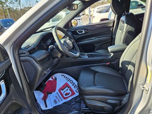 New 2026 Jeep Compass Latitude image 5