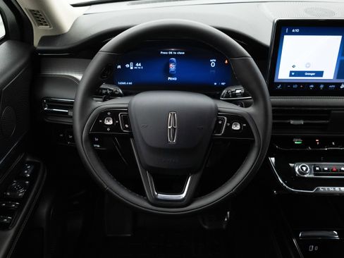 Used 2024 Lincoln Corsair AWD image 34
