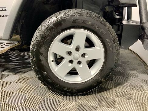 Used 2013 Jeep Wrangler Sport AWD/4WD image 27