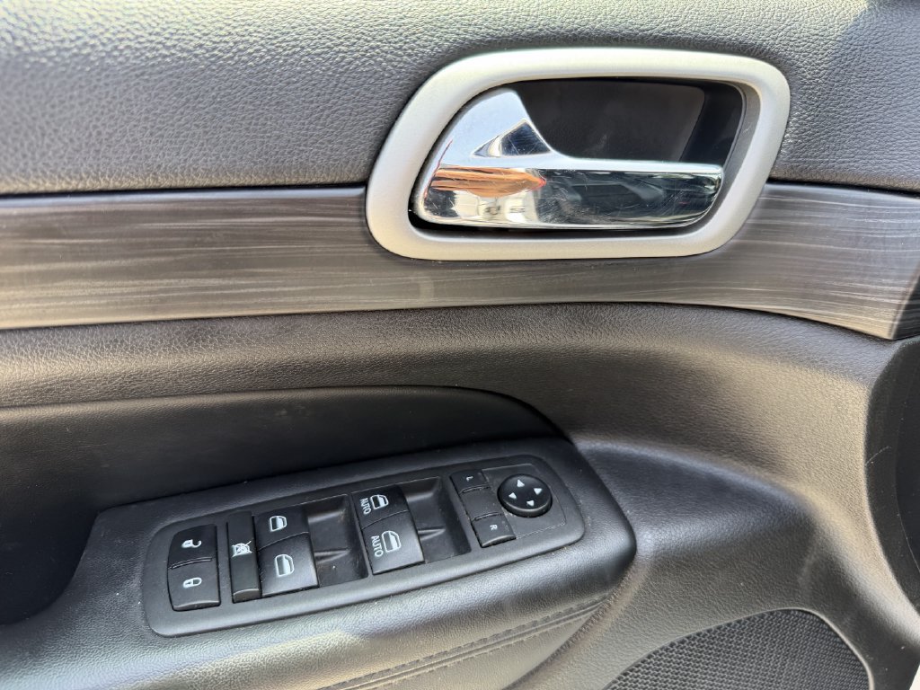 Used 2021 Jeep Grand Cherokee Laredo X RWD image 11