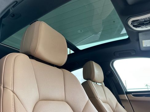 Certified 2023 Porsche Macan image 17