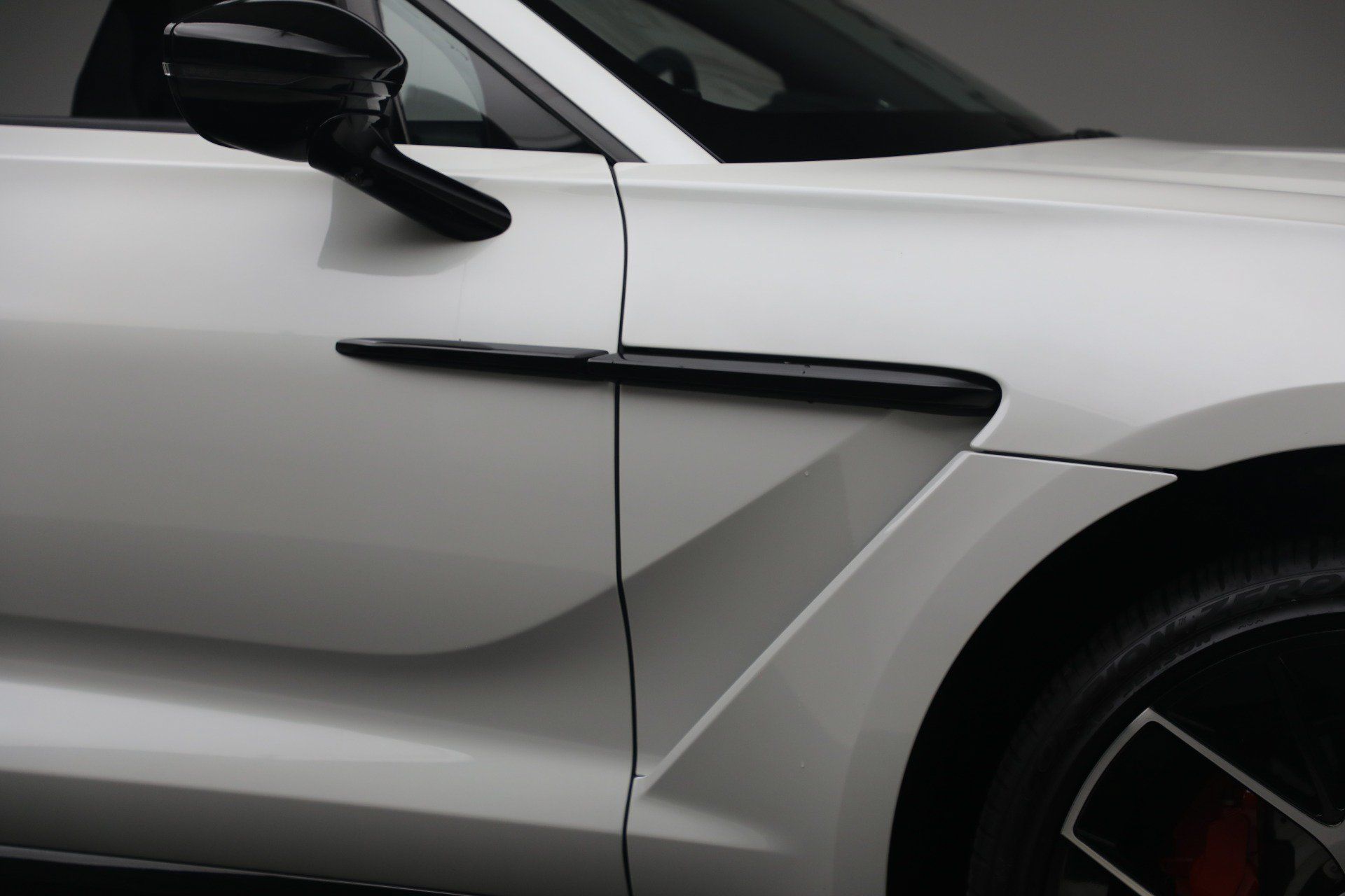 Used 2025 Aston Martin DBX 707 AWD/4WD image 37