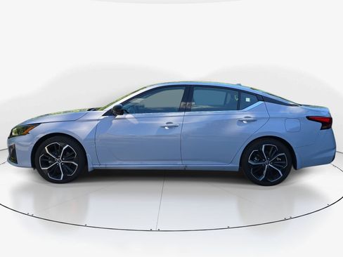 Used 2025 Nissan Altima 2.5 SR FWD image 7