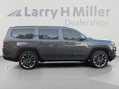 Used 2022 Jeep Wagoneer Series III w/ Premium Group I AWD/4WD image 6