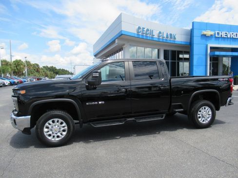 Used 2024 Chevrolet Silverado 2500 LT w/ Convenience Package AWD/4WD image 2
