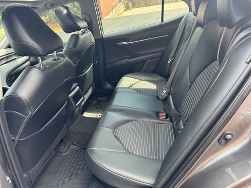 Used 2022 Toyota Camry SE w/ Cold Weather Package FWD image 10
