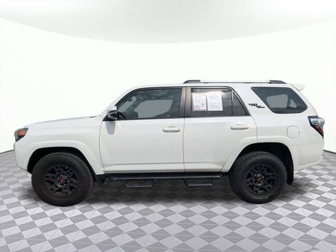 Used 2018 Toyota 4Runner TRD Off-Road Premium AWD/4WD image 6