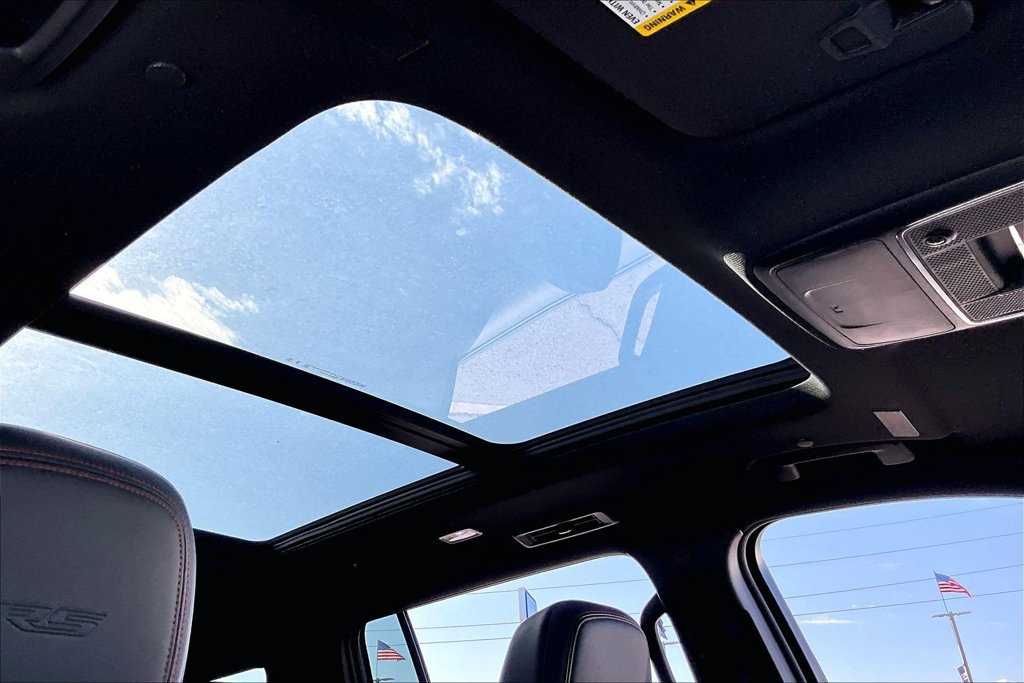 New 2027 Chevrolet Traverse RS FWD image 15
